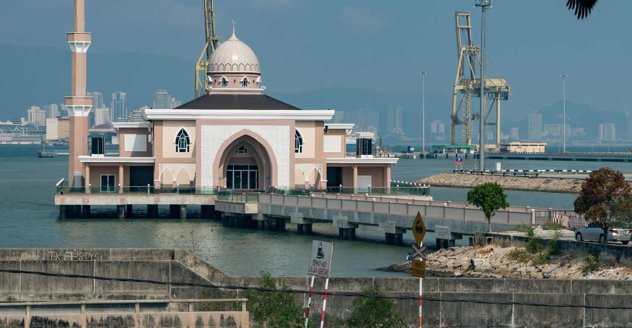 pg13-spu-mosque-on-water-6092
